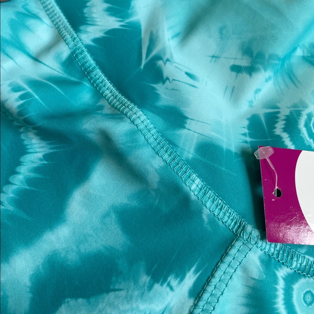 NWT! ABS2B Tie-Dye Scrunch Booty Crop Tights in Teal - Picture 6 of 11